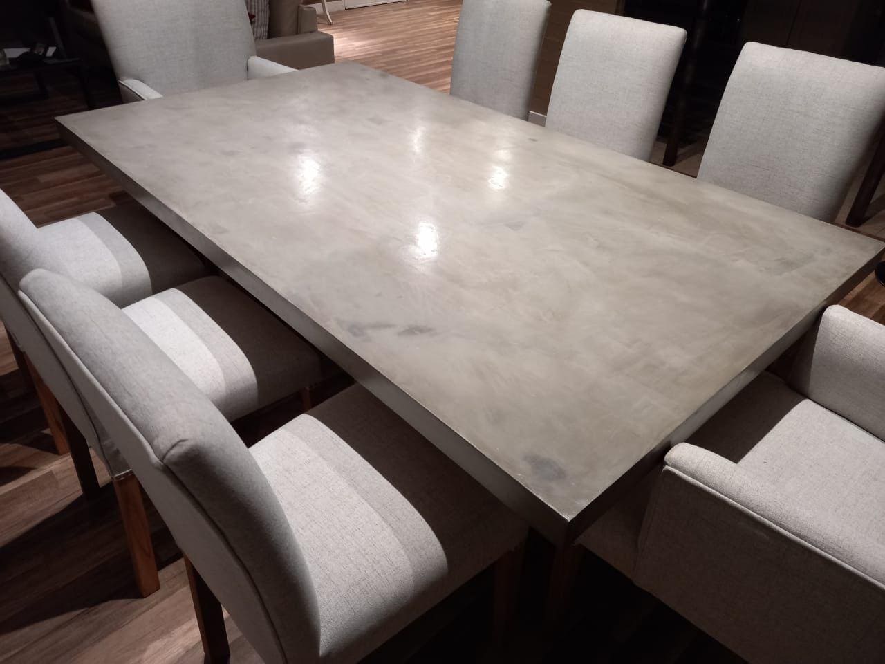 Mesa de cemento alisado interior galería modelo 1