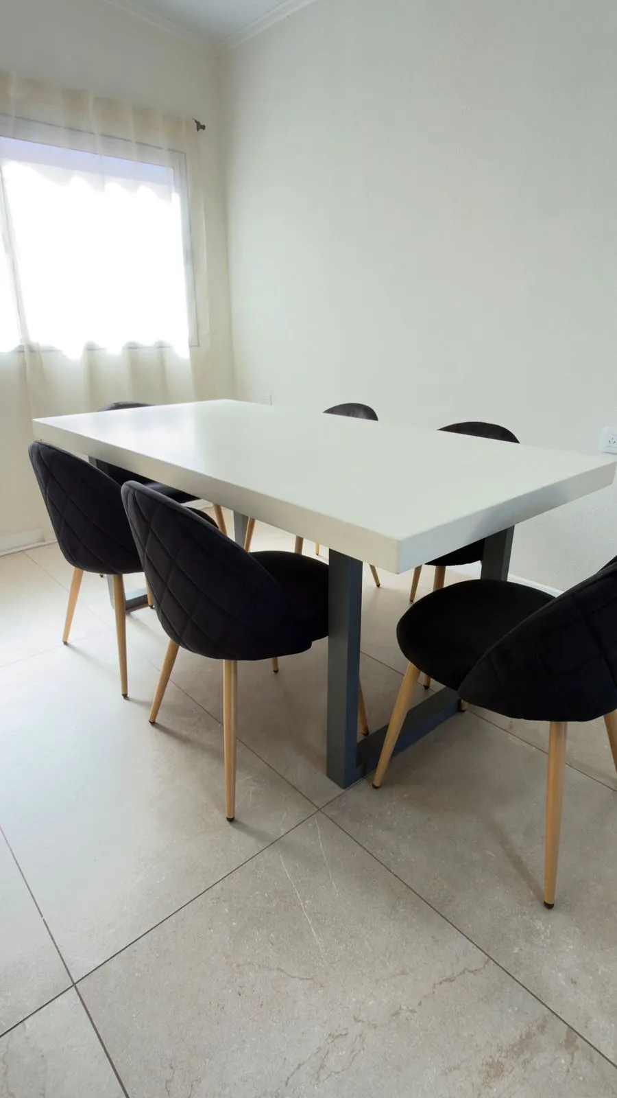 Mesa de cemento alisado interior galería modelo 8