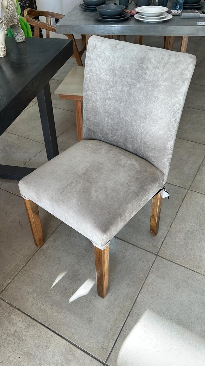 Silla tapizada y cabecero artesanal modelo 2